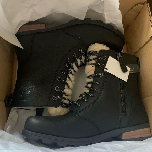 Sorel | Emelie Shearling Short Lace Up Boots - Picture 6 of 10